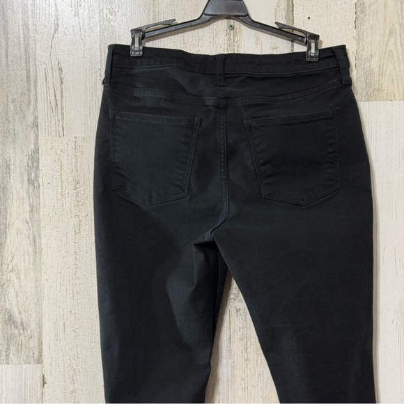 Universal Thread Black Straight Leg Women's Jeans - Picture 9 of 12